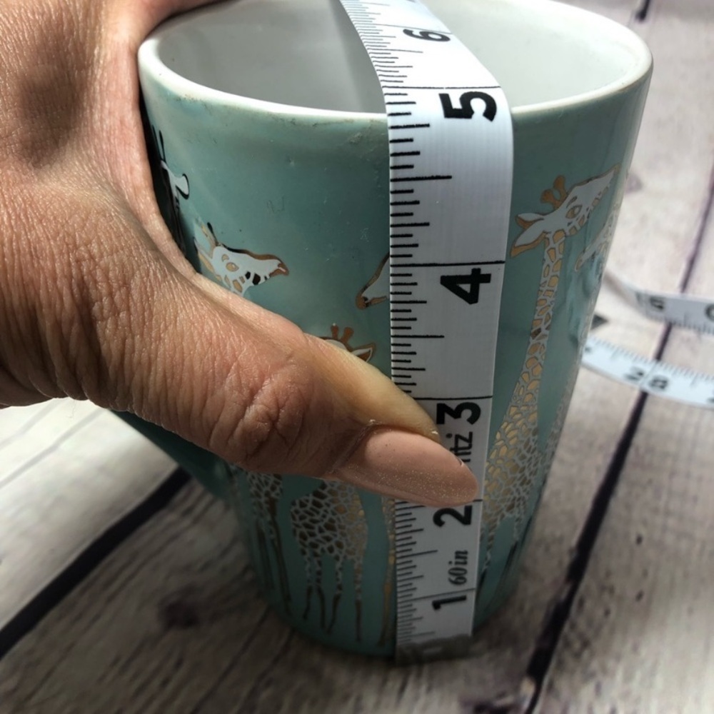 Roobee Aqua Giraffe Print Mug - Picture 5 of 6